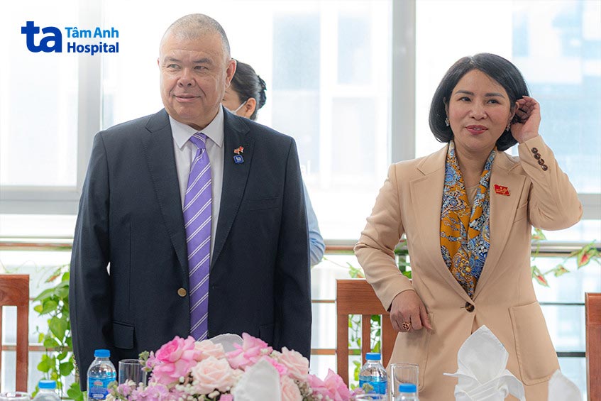 chuyến thăm của sir van tam