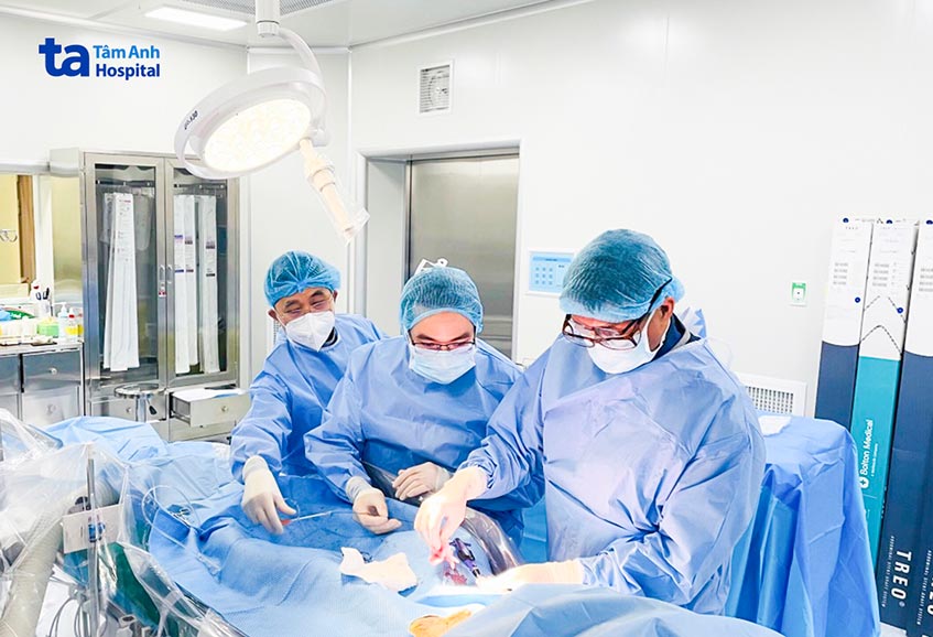 Can thiệp đặt stent graft là kỹ thuật hiện đại, đem lại hiệu quả cao trong điều trị phình động mạch chủ bụng