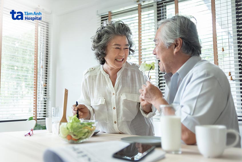 Duy trì lối ăn uống và sinh hoạt lành mạnh để giảm nguy cơ mắc các bệnh lý động mạch chủ