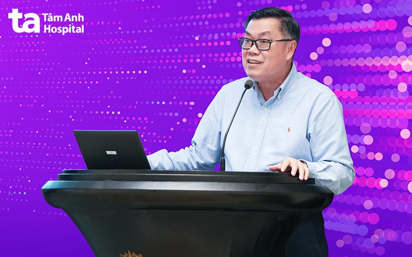 Giáo sư Tuấn trình bày chủ đề Nghiên cứu viêm gan D