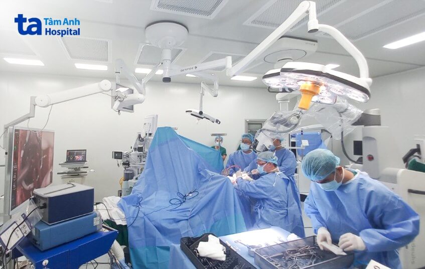 phẫu thuật ca u não hoại tử gây khó nói, phù não 7 cm