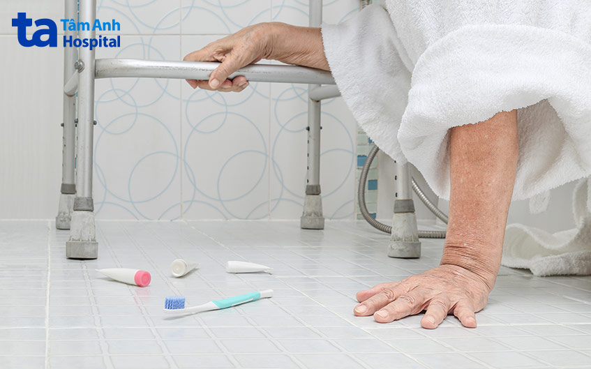 té ngã gây chấn thương