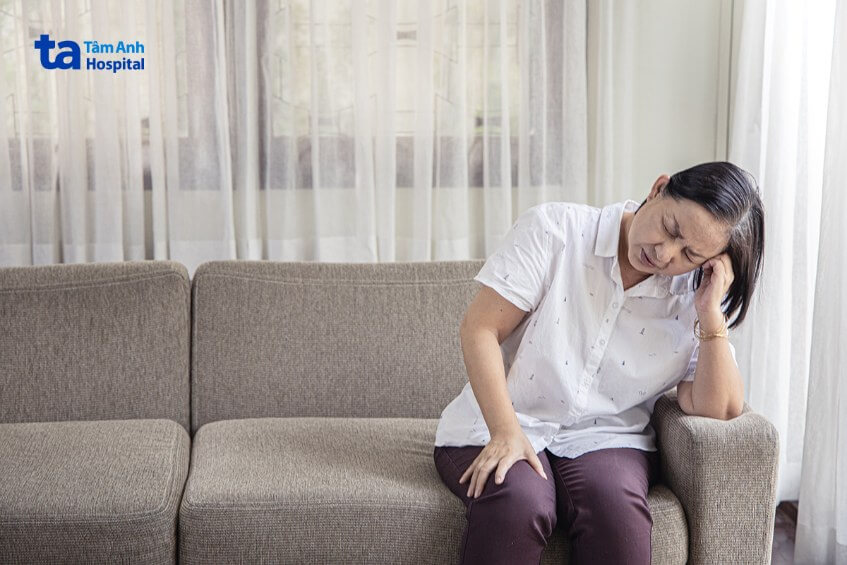 triệu chứng của đau đầu mãn tính