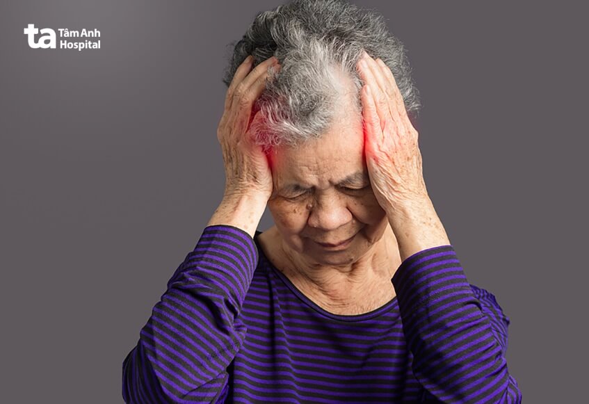 triệu chứng đau đầu mãn tính