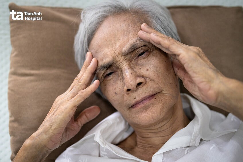 triệu chứng mất ngủ ở người già