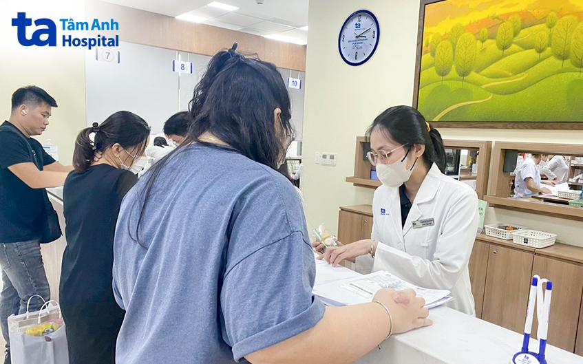bệnh nhận đến khám tại bv