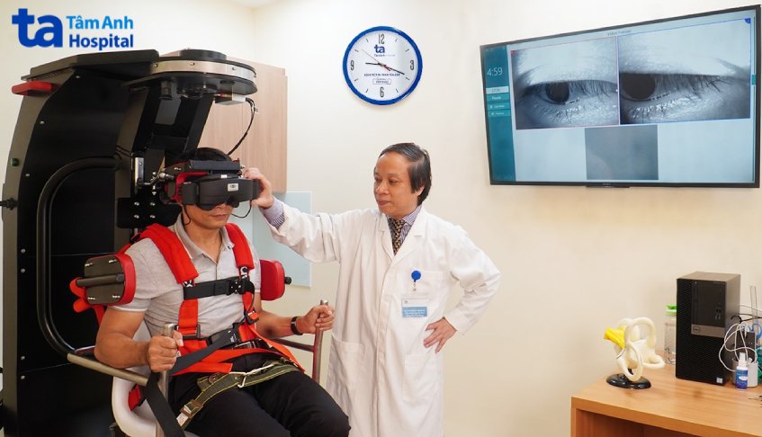 bệnh nhân tập phục hồi chức năng tiền đình