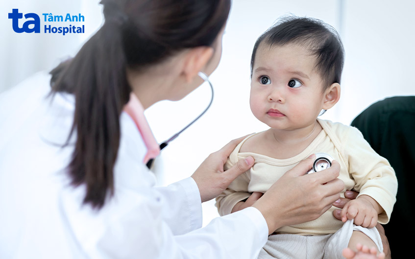 Bố mẹ nên đưa con đi khám bệnh tim ngay sau khi sinh hoặc trong độ tuổi từ 0-6 tuổi
