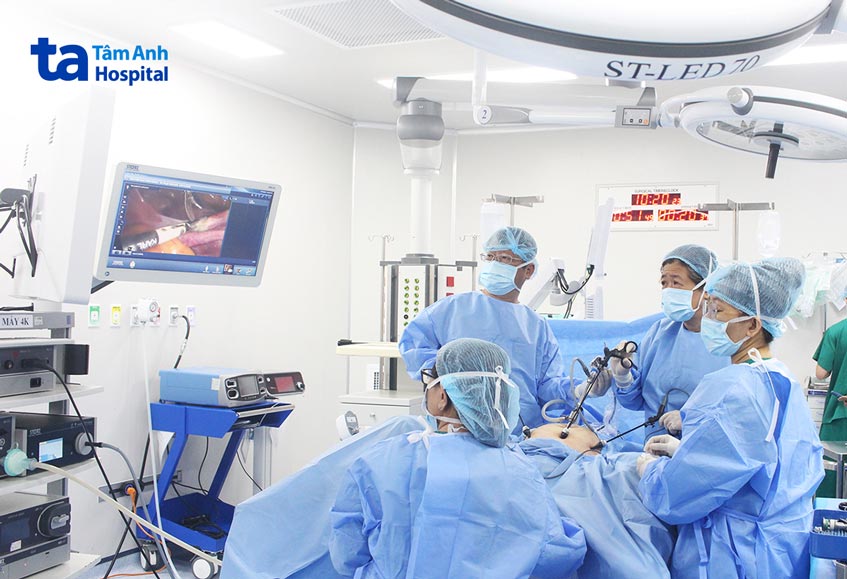 ê kíp thực hiện phẫu thuật