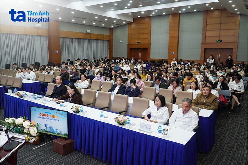 hội trường hội thảo động kinh liên quan phụ nữ trẻ em