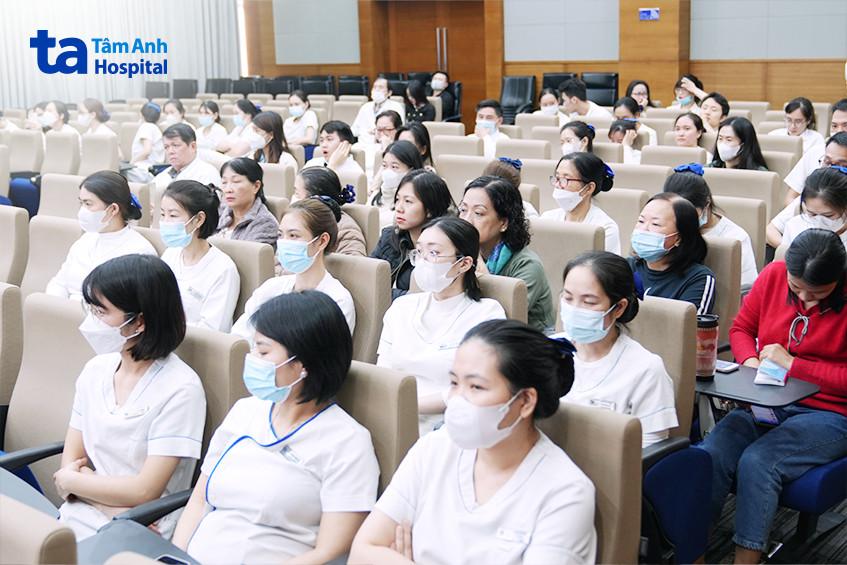 khách mời tham dự hội thảo khoa học