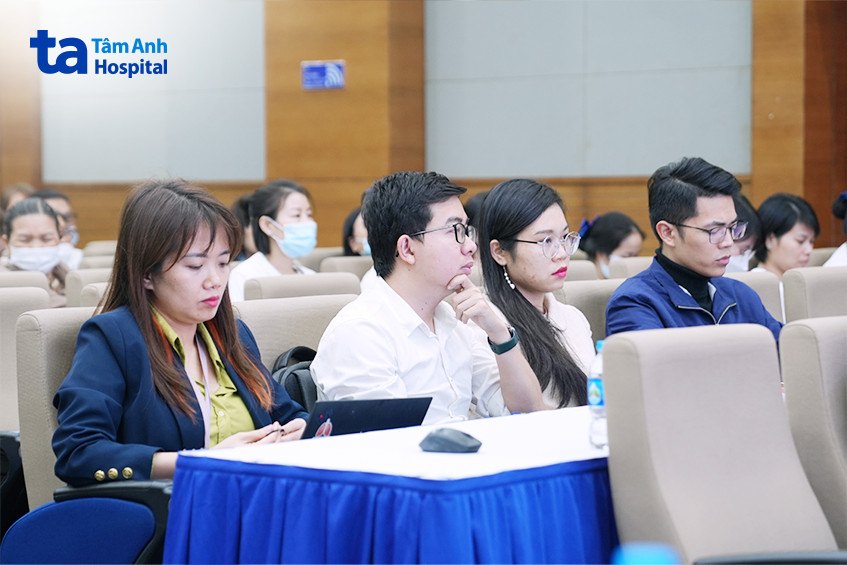 khách mời tham dự hội thảo