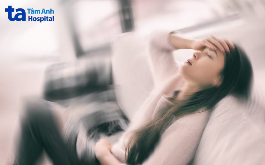 Khi sắp ngất xỉu, bạn sẽ cảm thấy lâng lâng, chóng mặt, tim đập nhanh