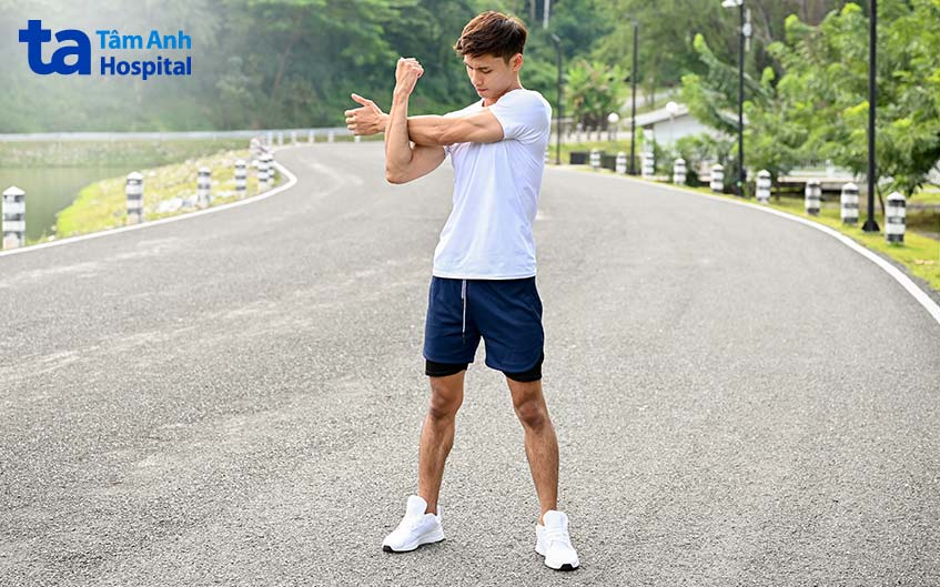khởi động kỹ trước khi chơi thể thao
