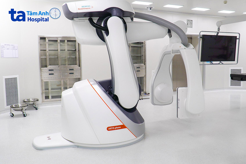 Phòng mổ Hybrid vô khuẩn, tích hợp phòng mổ và các phương tiện chẩn đoán hình ảnh tiên tiến tại BVĐK Tâm Anh