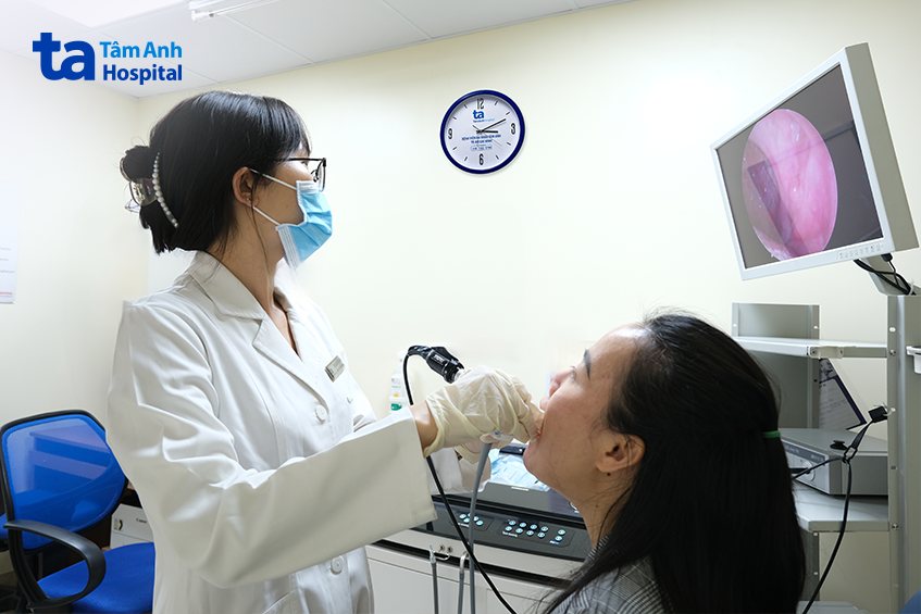 bs nội soi tai mũi họng cho bệnh nhân