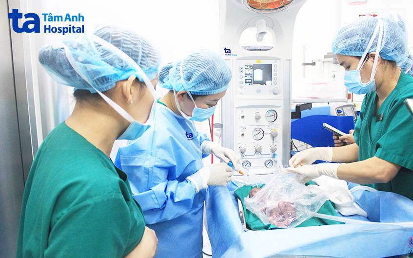 Ekip “giờ vàng” cùng trang thiết bị hồi sức hiện đại