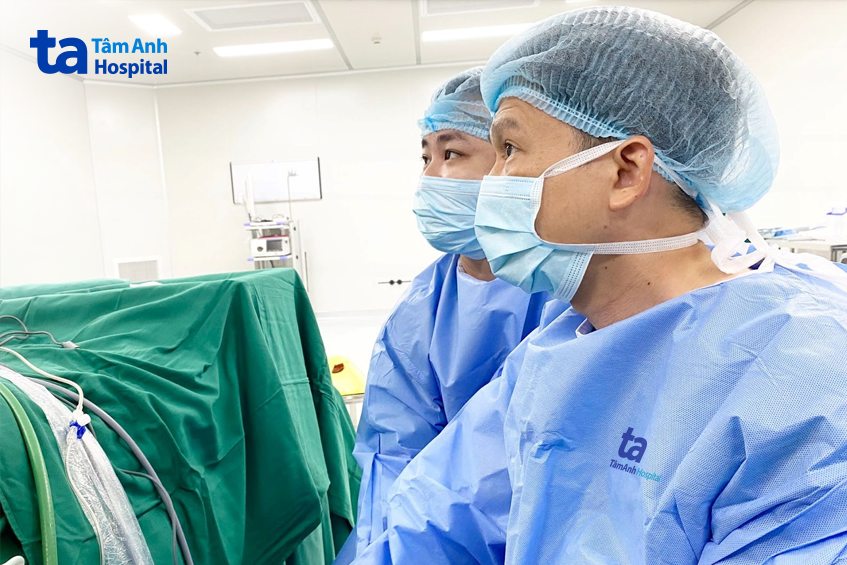 Mặc cảm vì bạn bè trêu “như nữ sinh”