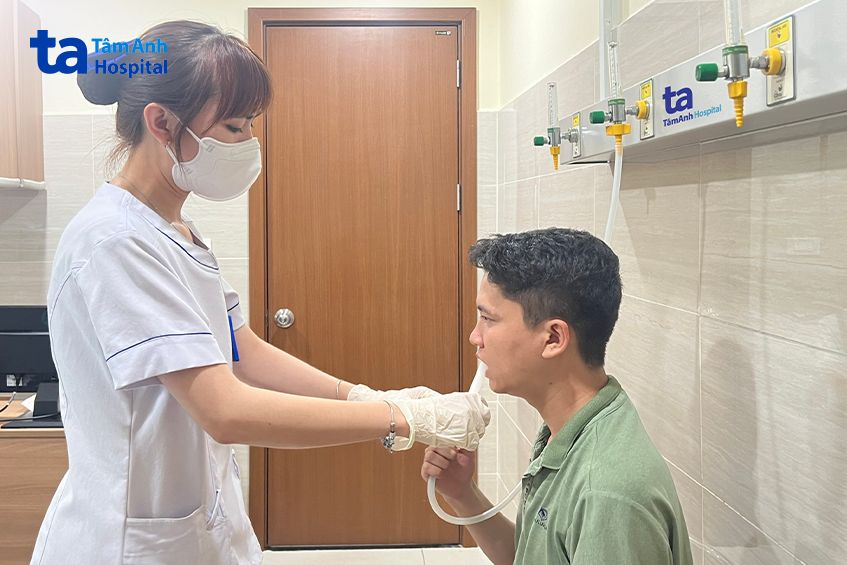 phun khí dung cho bệnh nhân