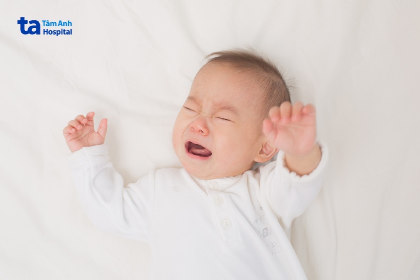 Trẻ quấy khóc do rối loạn tiêu hóa