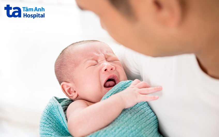 Trẻ quấy khóc khó chịu do viêm đường hô hấp cấp