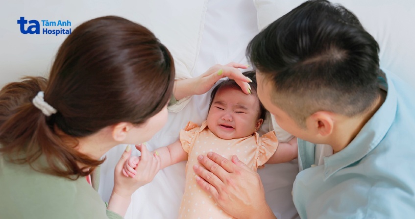 Trẻ sơ sinh bị rối loạn tiêu hóa nên được đưa đến bác sĩ