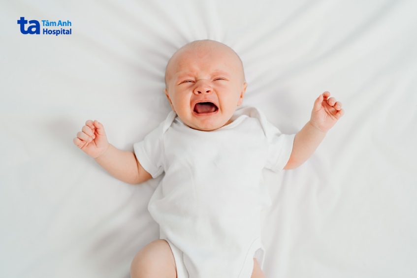 Trẻ sơ sinh quấy khóc do tiêu chảy
