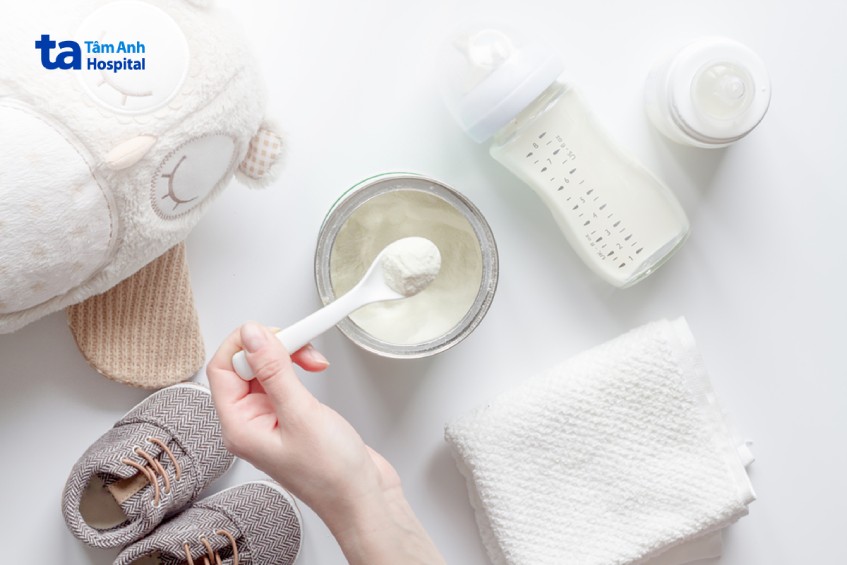 Trẻ sơ sinh uống sữa công thức có nguy cơ bị tiêu chảy cao hơn