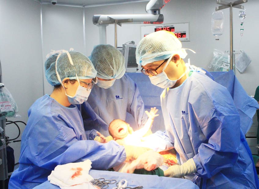 bác sĩ thanh hùng đỡ đẻ
