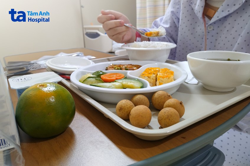 Sau 1 ngày phẫu thuật, P. đã ăn cơm
