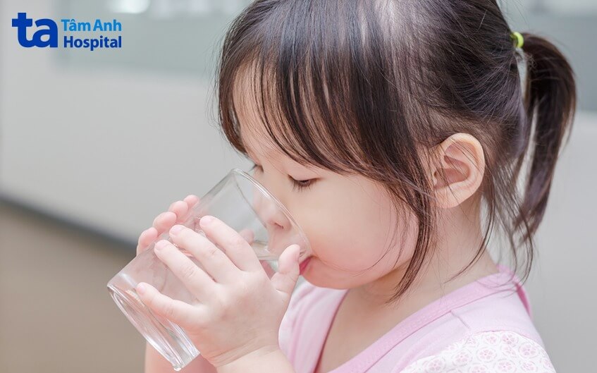 lưu ý chăm sóc trẻ sau khi tiêm chủng
