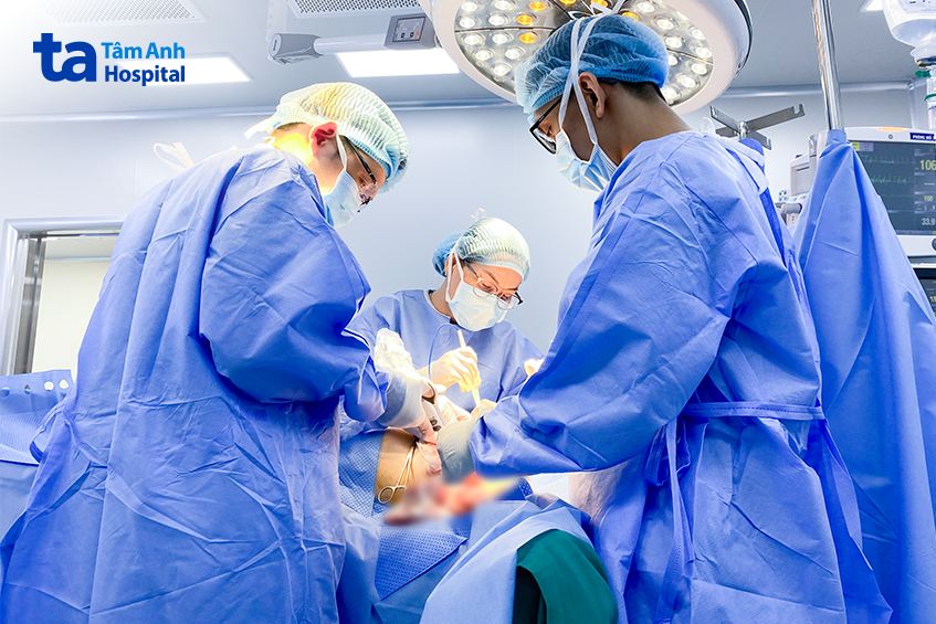 khoa Ngoại Vú và điều trị ung thư vú tiển triển