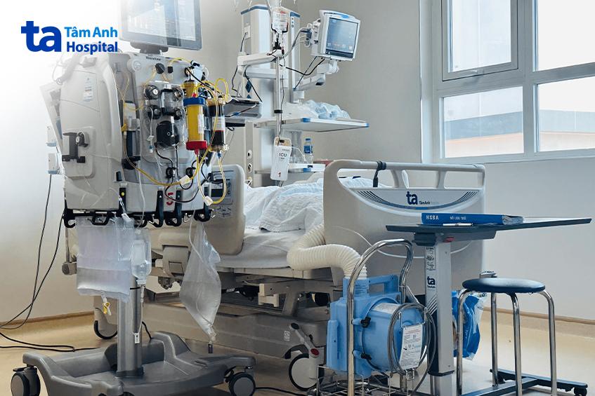 người bệnh đang được điều trị bằng phương pháp lọc máu hấp phụ
