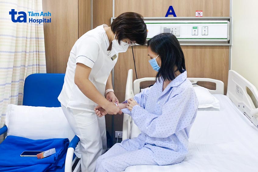 Bà liên được điều dưỡng chăm sóc