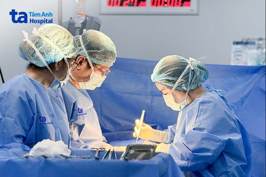 bác sĩ thanh tâm phẫu thuật bóc u xơ