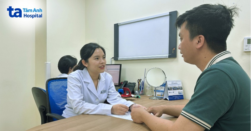 bác sĩ thư tư vấn cho khách hàng