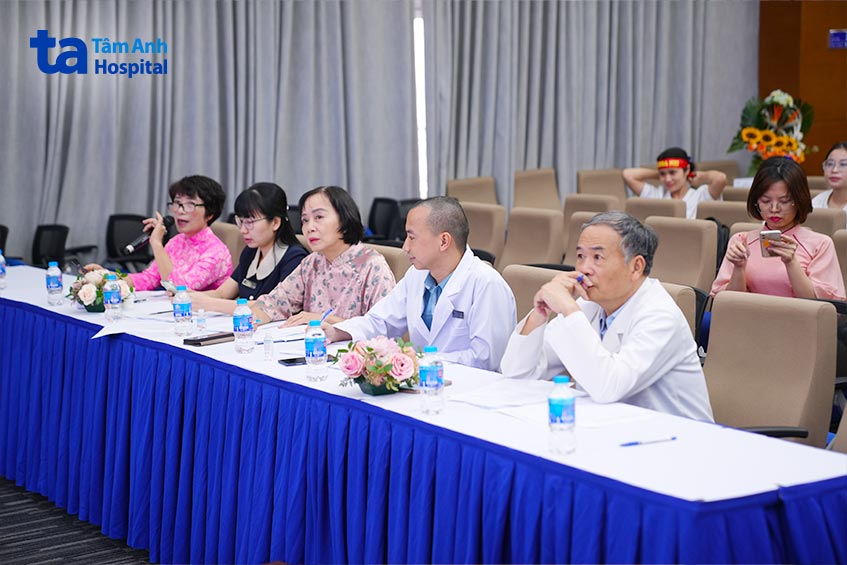 Ban giám khảo đưa ra nhận xét về phần thi