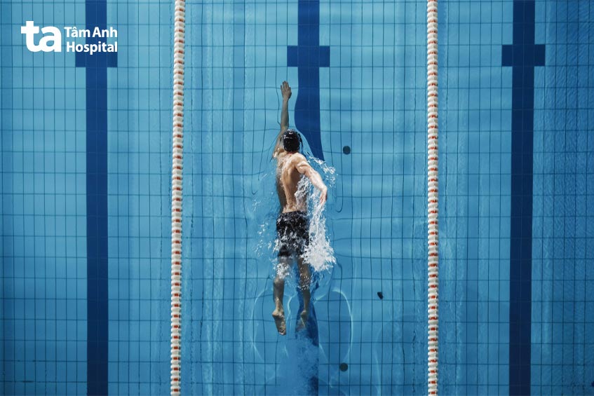 bơi lội là môn thể thao phù hợp