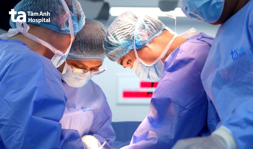 bs khoa chấn thương chỉnh hình phẫu thuật thay khớp háng