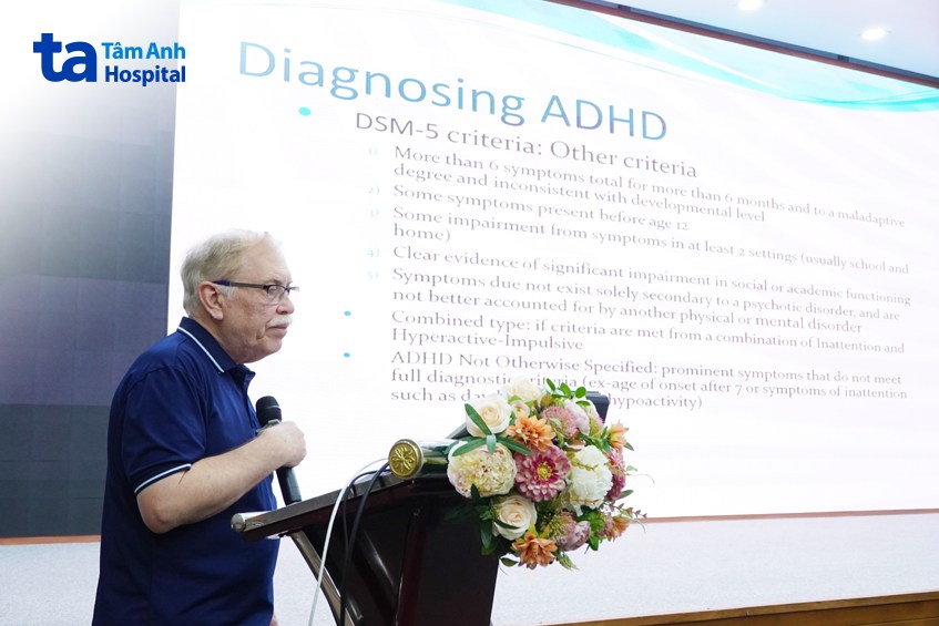 Bác sĩ Larry Wayne Desch chia sẻ về tổng quan