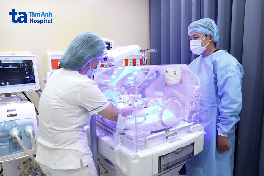 cách chăm sóc và trò chuyện cùng bé Bối