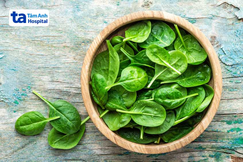 Cải bó xôi chứa vitamin và sắt cho người thiếu máu