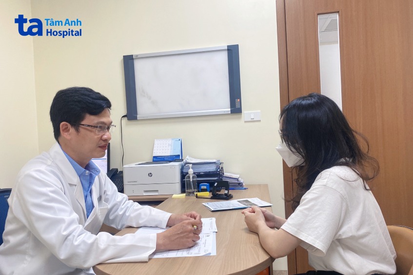 đau một bên vú phải
