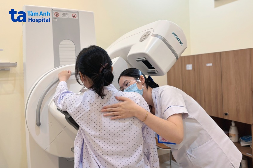 đau nhói ở vú bên phải