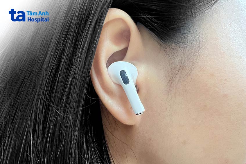 Đeo tai nghe 7 đến 8 tiếng 1 ngày