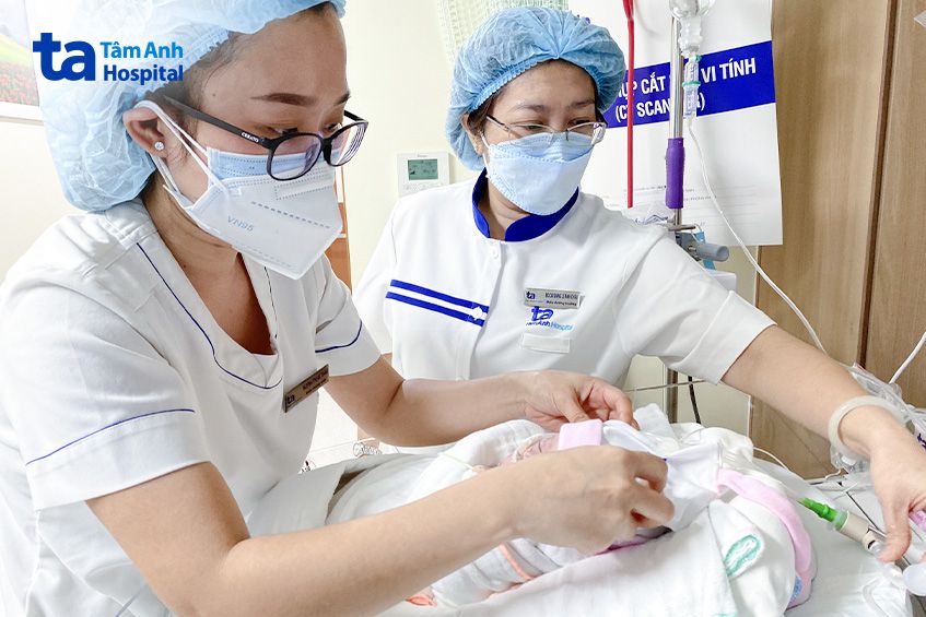 điều dưỡng chăm sóc trẻ sơ sinh bị não úng thủy