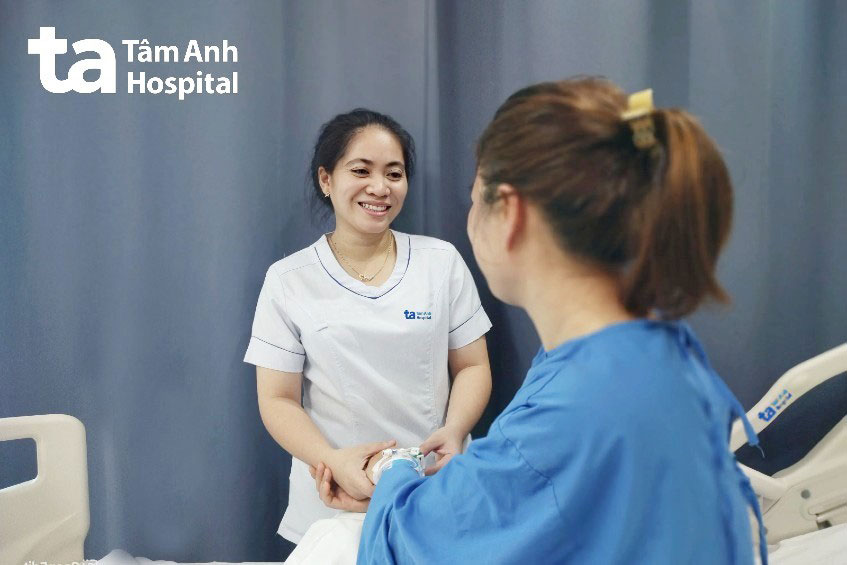 Điều dưỡng kiểm tra kim truyền dịch