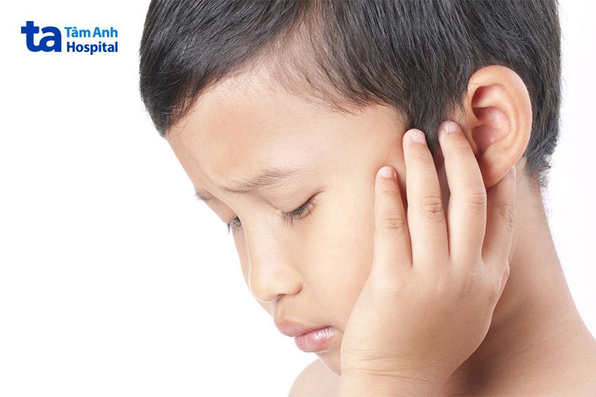 Đưa trẻ đi khám khi có triệu chứng nổi hạch sau tai