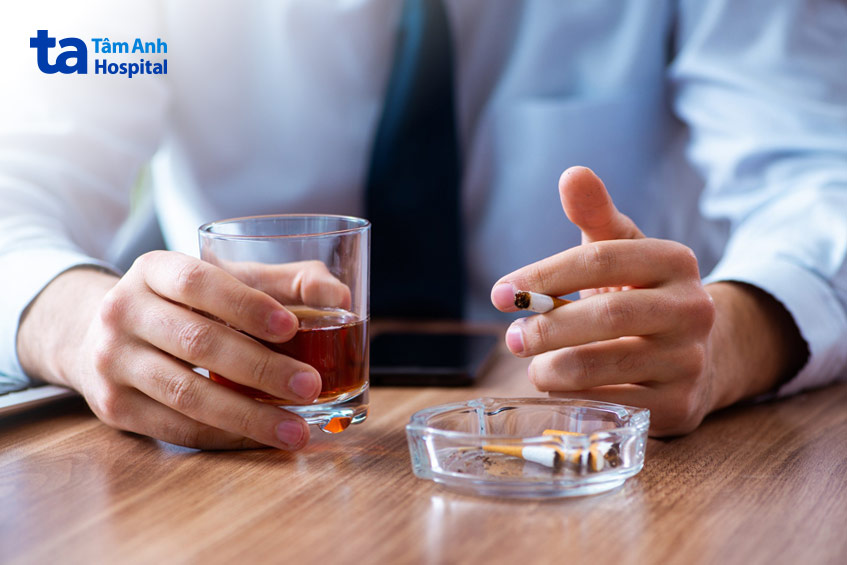 Hút thuốc lá, lạm dụng rượu bia là nguyên nhân gây nhồi máu cơ tim