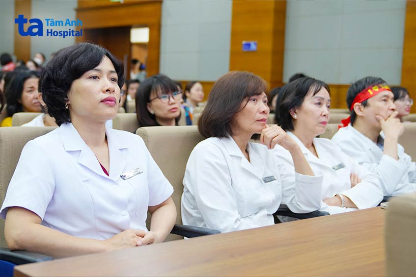 Lãnh đạo các khoa đến để tham dự sự kiện